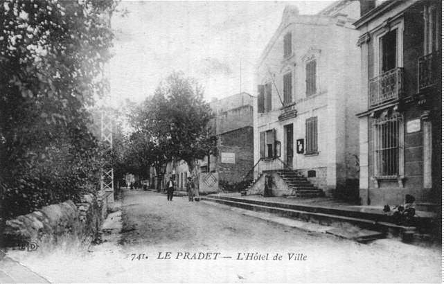 LE PRADET 1915 L'HOTEL DE VILLE.