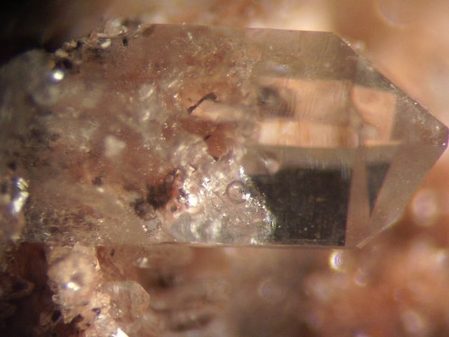 LES TROIS THERMES BULLE D'AIR DANS QUARTZ.